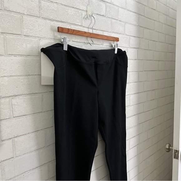 ISABEL Maternity Ponte Black Jegging with Crossover Panel - Picture 5 of 9